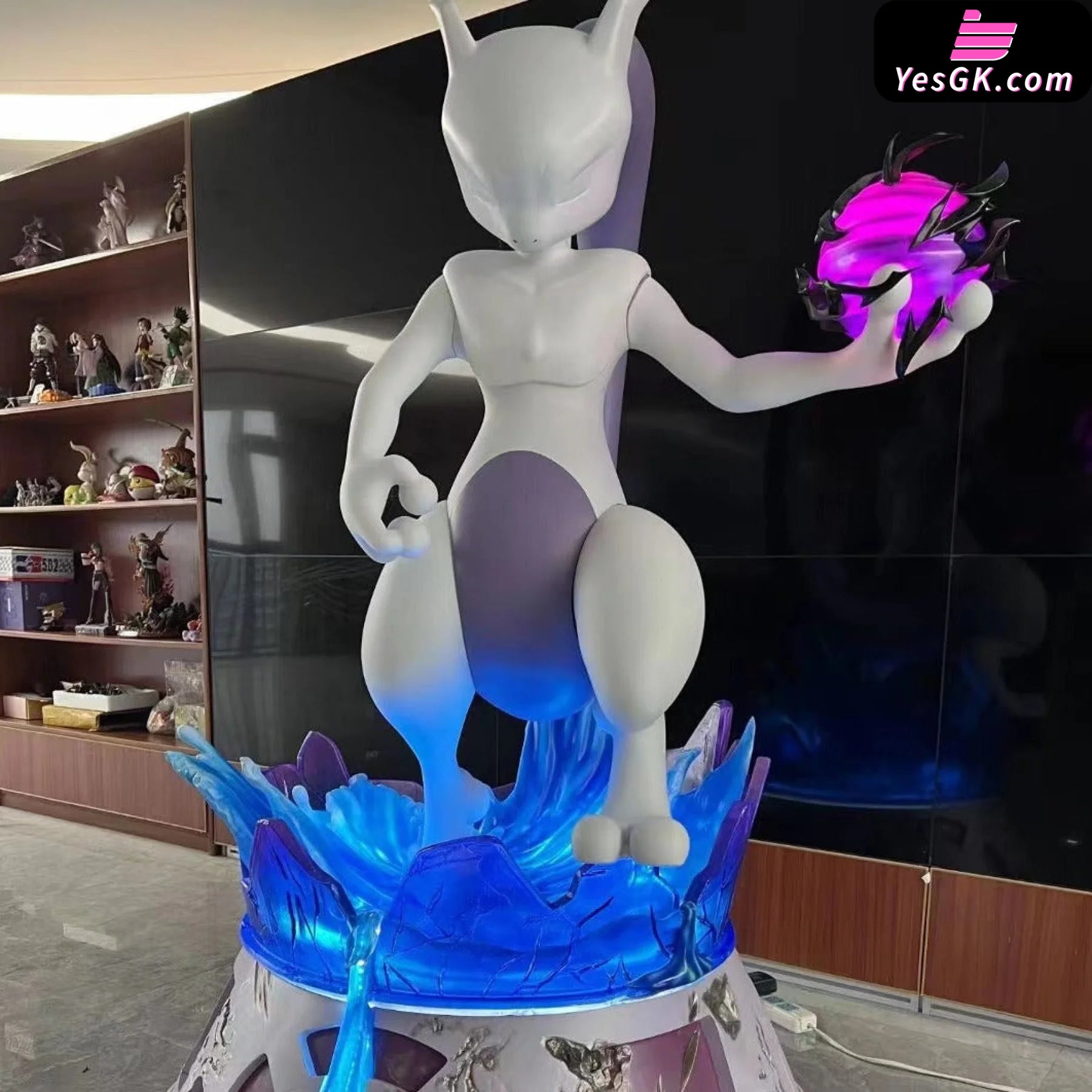 Pokemon Mewtwo Statue