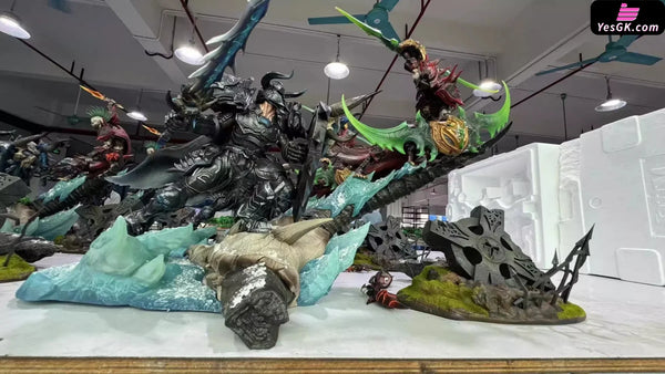 5V5 Battle Series 001 Fearless Warrior VS Undead Bloodfang Thief Statue - Black Rock Studio [In-Stock] Others
