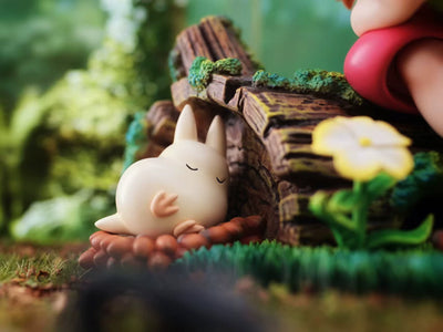 My Neighbor Totoro Hayao Miyazaki's Ecological Scene Mei Holding Corn GK Statue - Long Miao Studio [In-Stock]