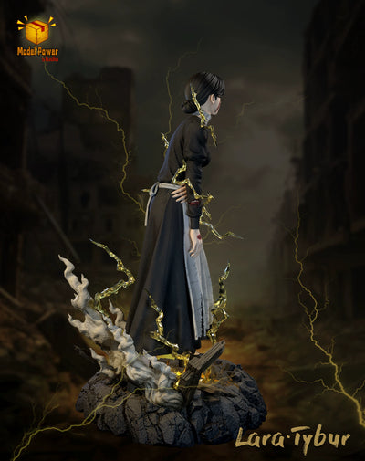 Attack on Titan Lara Tybur transforms into the War Hammer Titan 1/6 GK Statue - Model Power Studio [Pre-Order]