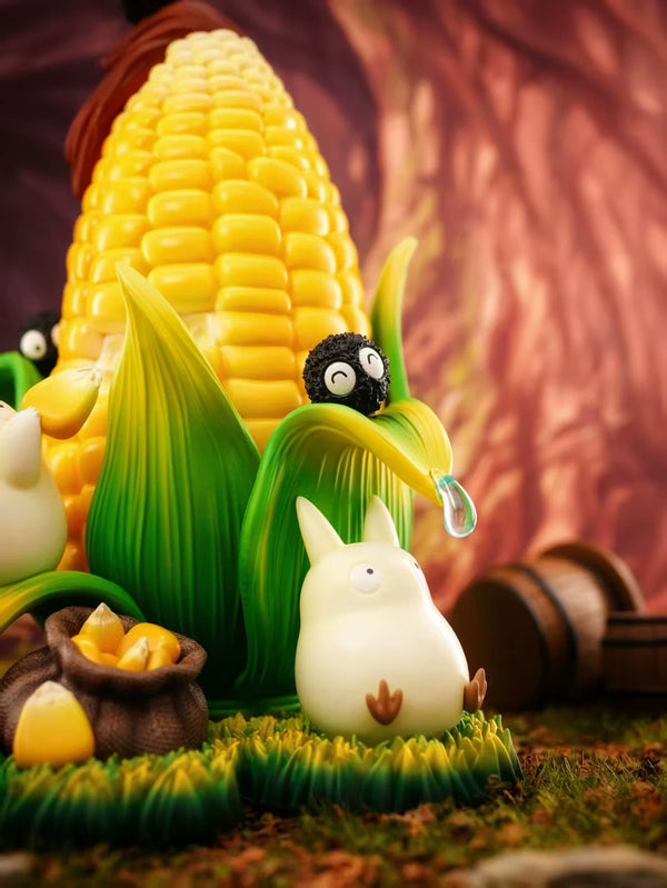 My Neighbor Totoro Totoro Picking Corn 1/1 GK Statue - Long Miao Studio [In-Stock]