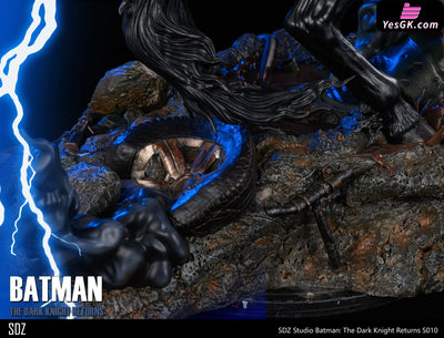 Dc Batman The Dark Knight Returns Resin Statue - Sdz Studio [Pre-Order] Comics