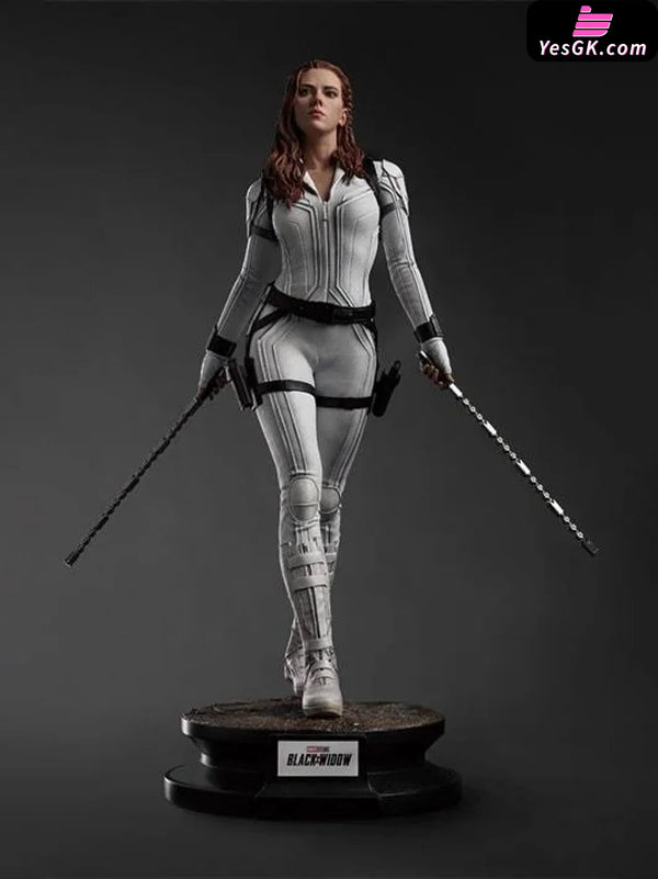 Black Widow Snow Suit 1/4 Licensed Statue - Queen Studio [In-Stock] - Full Payment - MARVEL