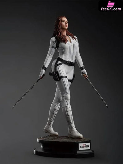 Black Widow Snow Suit 1/4 Licensed Statue - Queen Studio [In-Stock] - Full Payment - MARVEL
