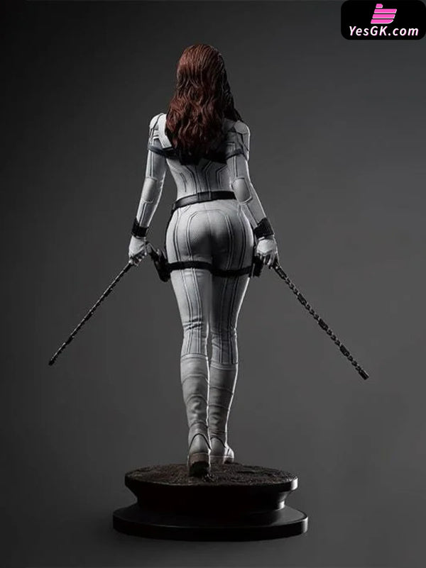 Black Widow Snow Suit 1/4 Licensed Statue - Queen Studio [In-Stock] - Full Payment - MARVEL