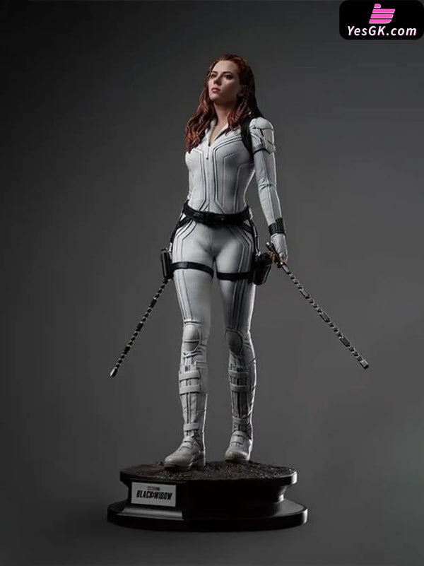 Black Widow Snow Suit 1/4 Licensed Statue - Queen Studio [In-Stock] - Full Payment - MARVEL