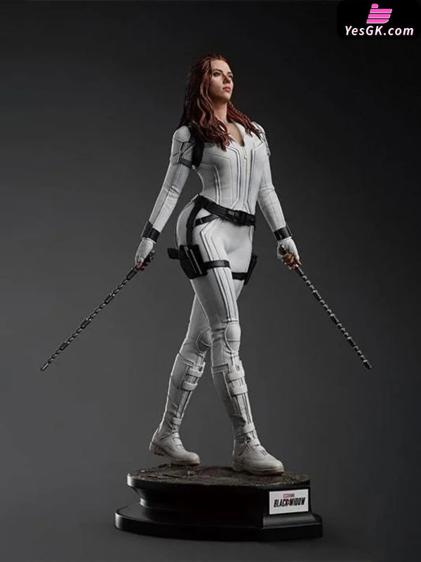 Black Widow Snow Suit 1/4 Licensed Statue - Queen Studio [In-Stock] - Full Payment - MARVEL