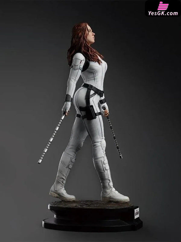 Black Widow Snow Suit 1/4 Licensed Statue - Queen Studio [In-Stock] - Full Payment - MARVEL