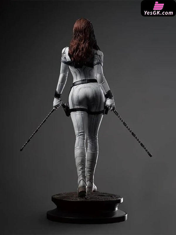 Black Widow Snow Suit 1/4 Licensed Statue - Queen Studio [In-Stock] - Full Payment - MARVEL