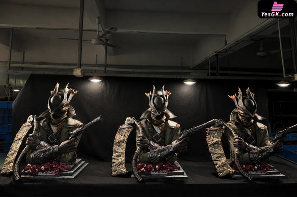 Bloodborne Meat Saw & Hunter Pistol Hunter Bust GK Statue - Panda Studio [In-Stock] - Bloodborne