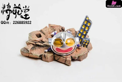 Crayon Shin-chan Monster Shinnosuke Nohara Beating up Ultraman GK Statue - M.H.T Studio [In-Stock] - Crayon Shin-chan