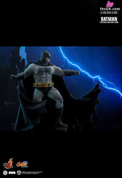 Dc 1/6Cms024 Batman: The Dark Knight Returns Batman (Licensed) Action Figure - Hottoys Studio