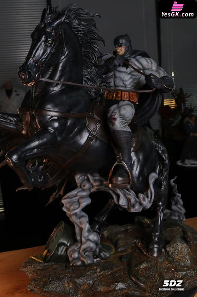 Dc Batman The Dark Knight Returns Resin Statue - Sdz Studio [Pre-Order] Comics