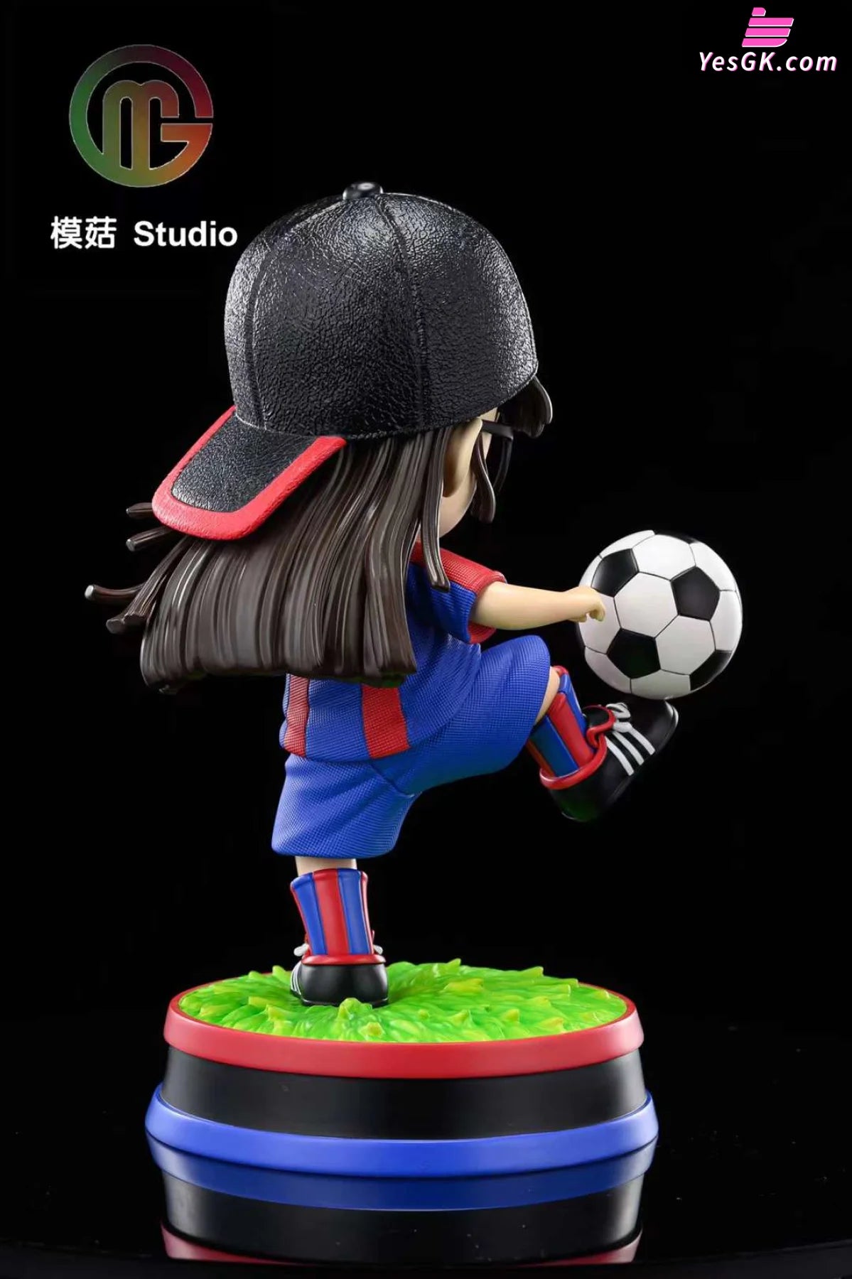 Dr. Slump Star Series Arale#2 Soccer Arale Resin Statue - Mg Studio [Pre-Order]