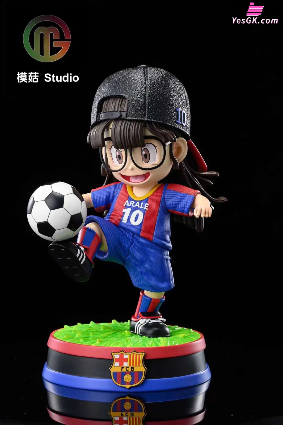 Dr. Slump Star Series Arale#2 Soccer Arale Resin Statue - Mg Studio [Pre-Order]