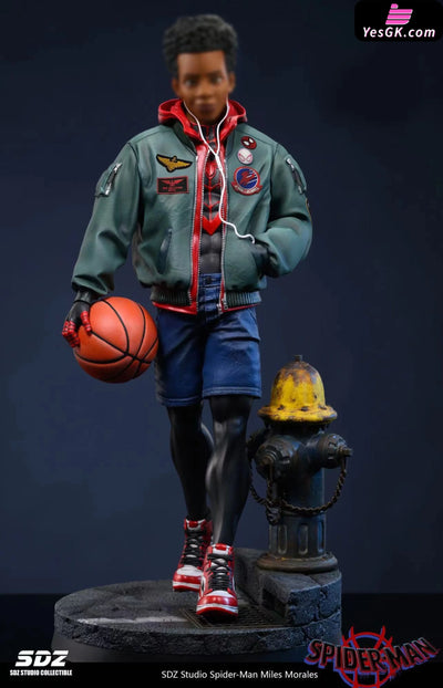 Marvel Holiday Series Miles Spider-Man Resin Statue - Sdz Studio [Pre-Order] Marvel