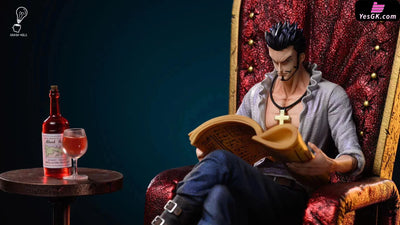 One Piece Seated Dracule Mihawk Resin Statue - Brain-Hole Studio [Pre-Order]