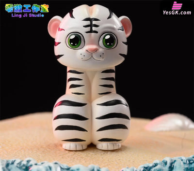 Original Beach Lifeguard Statue - Ling Ji Studio [Pre-Order] Design