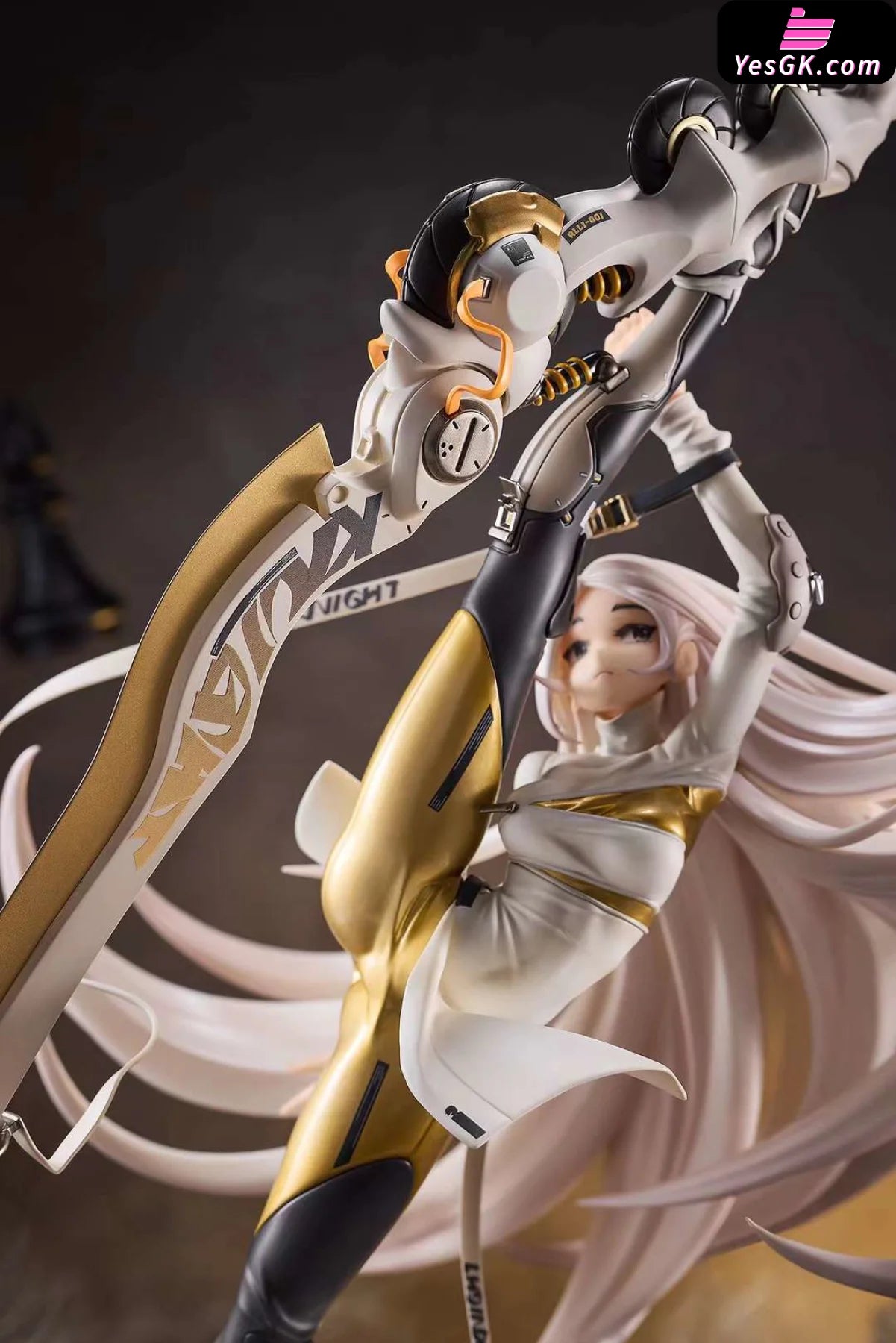 Original White Knight Between Black And Statue - Ribose Studio [Pre-Order]