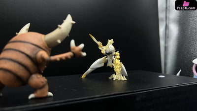 Pokémon 1/10 Ceruledge GK Statue - Yi Zhi Qian Bi Studio [Pre-Order] Deposit / Gold Color Pokémon