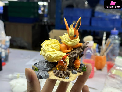 Pokemon Ecological Series Flareon Evolutionary Group Statue - Sk Studio [Pre-Order] Pokémon