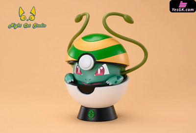 Pokémon Fire And Grass Type Pokeball Resin Statue - Night Cat Studio [Pre-Order]