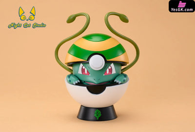Pokémon Fire And Grass Type Pokeball Resin Statue - Night Cat Studio [Pre-Order]