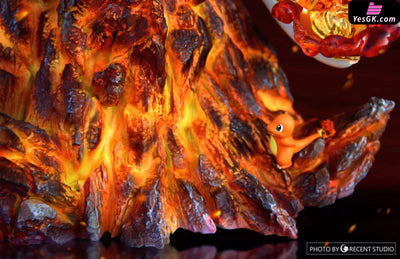 Pokemon - Gigantamax Charizard With Led Resin Statue Crescent Studio [In Stock]