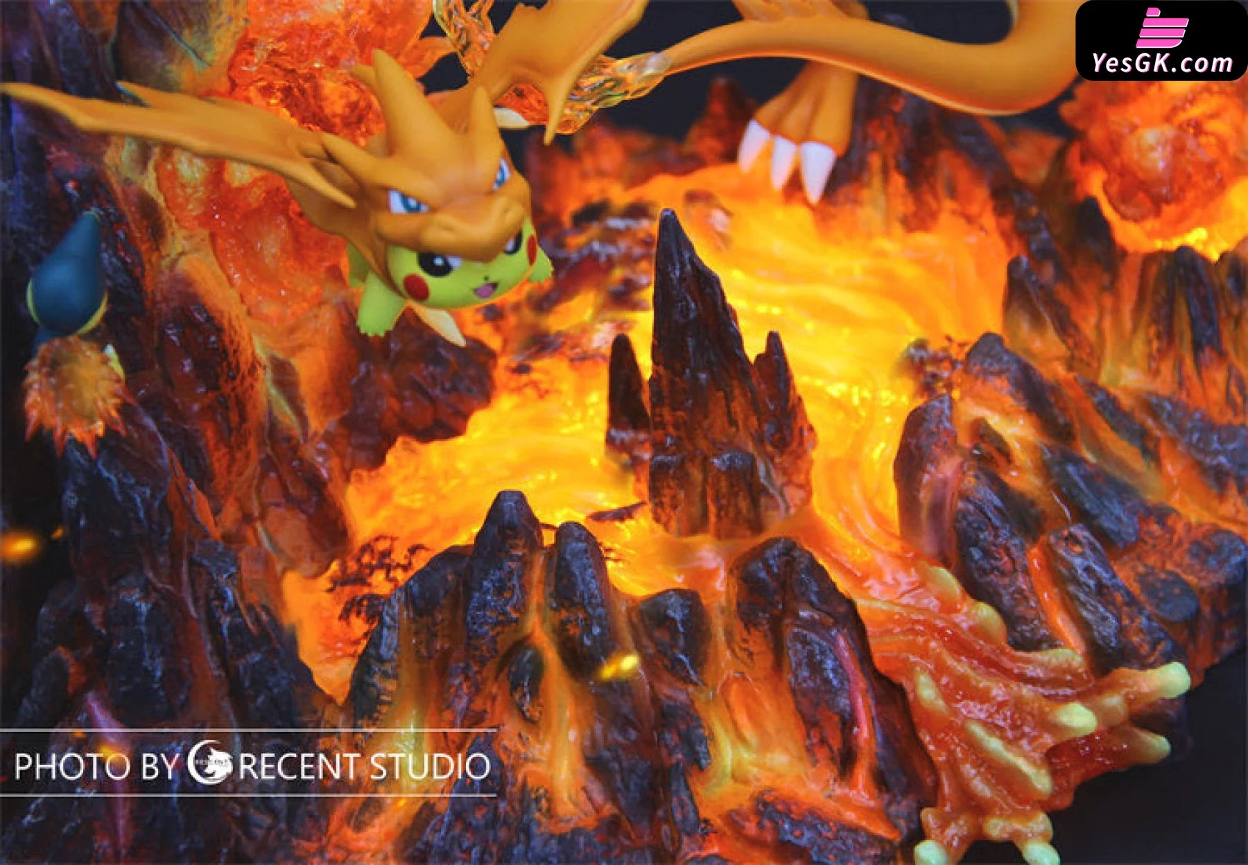 Pokémon Mega Charizard X and Mega Charizard Y Resin Statue - Sun Studi –  YesGK