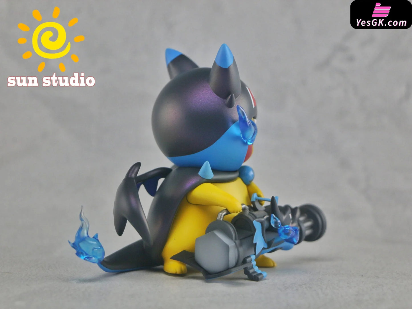 Pokemon Pikachu Cos Xy Charizard Resin Statue - Sun Studio [Pre-Order] Pokémon