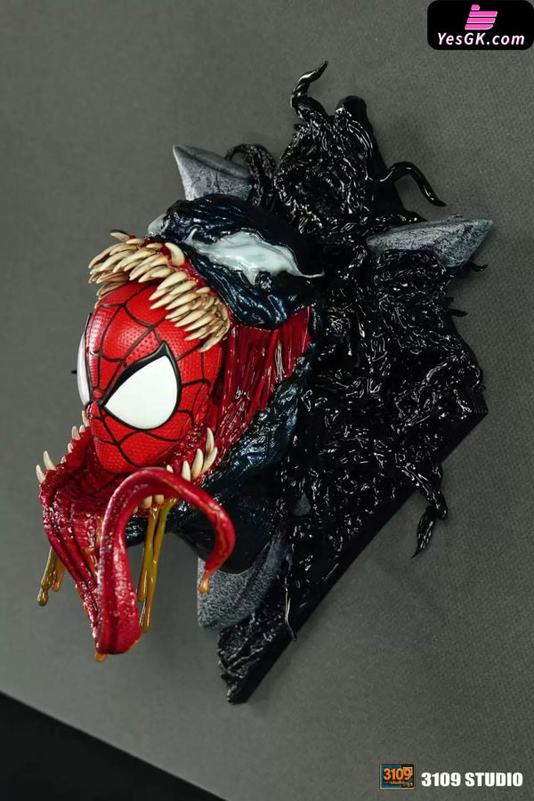 Spider-Man Venom Wall-Mounted Dual Scale GK Statue - 3109 Studio [Pre-Order] - MARVEL