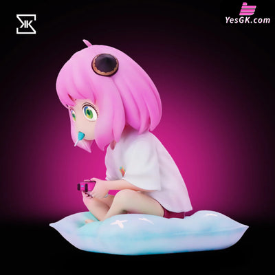 Spy x Family Anya plays games GK Statue - KK Studio [Pre-Order] SPY x FAMILY